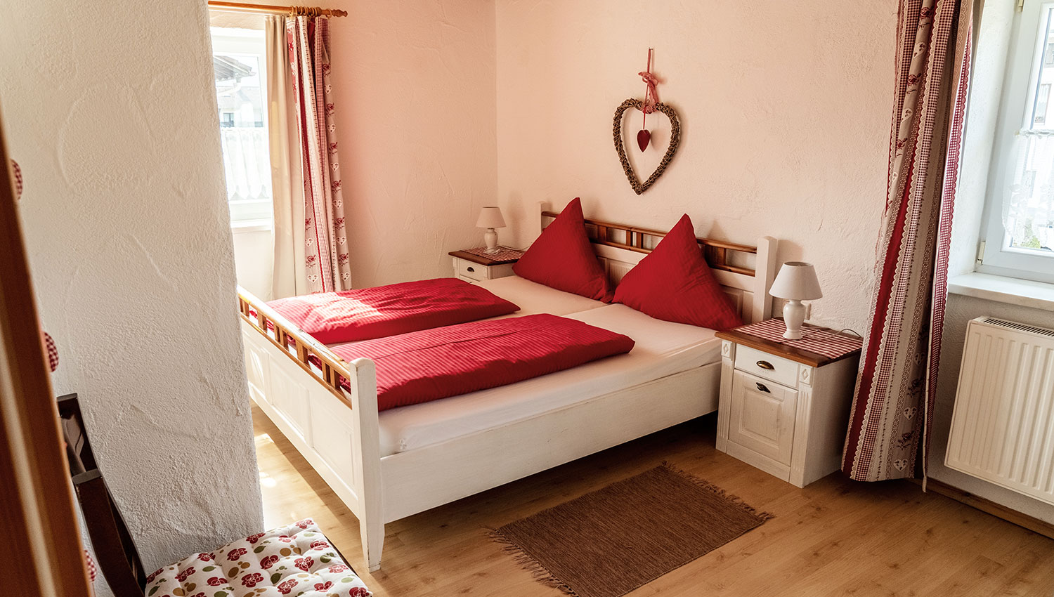 FeWo Alpenrose Schlafzimmer1